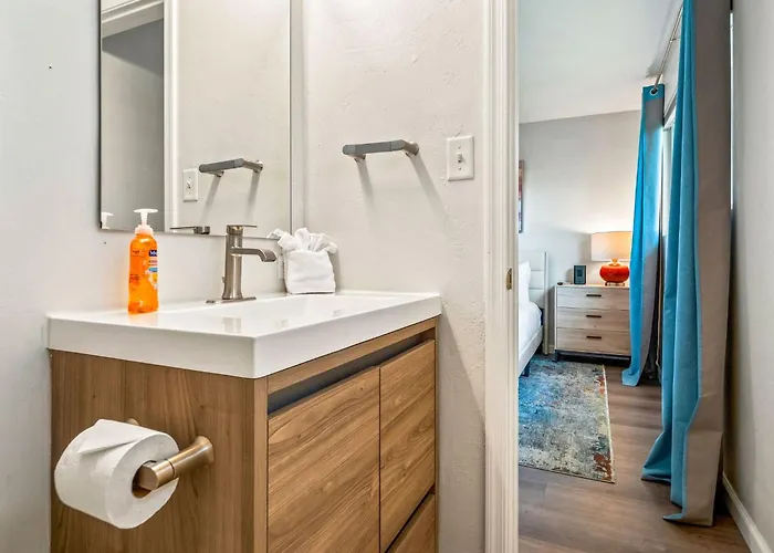 5br Sleeps 10 Hot Tub Fire Pit Games & Walk To Asu * Tempe